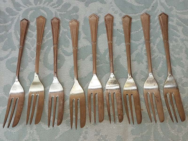 A COLLECTION OF ANGORA SILVERPLATED EPNS COCKTAIL FORKS