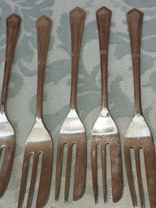 A COLLECTION OF ANGORA SILVERPLATED EPNS COCKTAIL FORKS