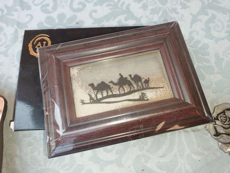 A COLLECTION OF NOVELTY ITEMS