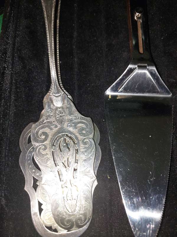 A COLLECTION OF ANTIQUE AND VINTAGE CAKE-CUTTING CUTLERY