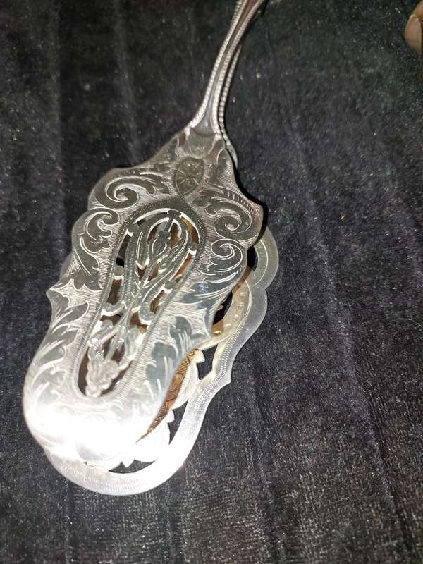 A COLLECTION OF ANTIQUE AND VINTAGE CAKE-CUTTING CUTLERY