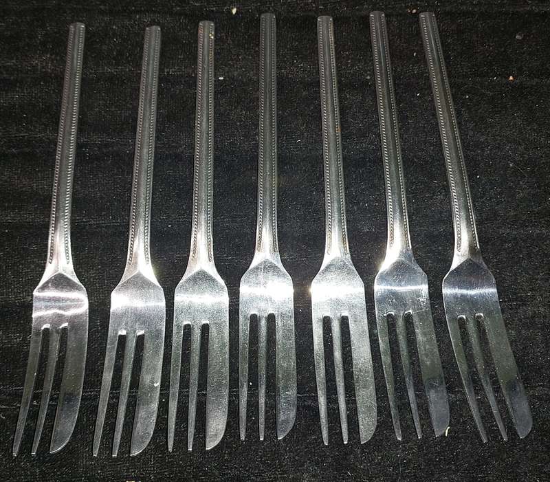 A SET OF 7 STAINLESS STEEL BELLERINA TWIST CAKE FORKS