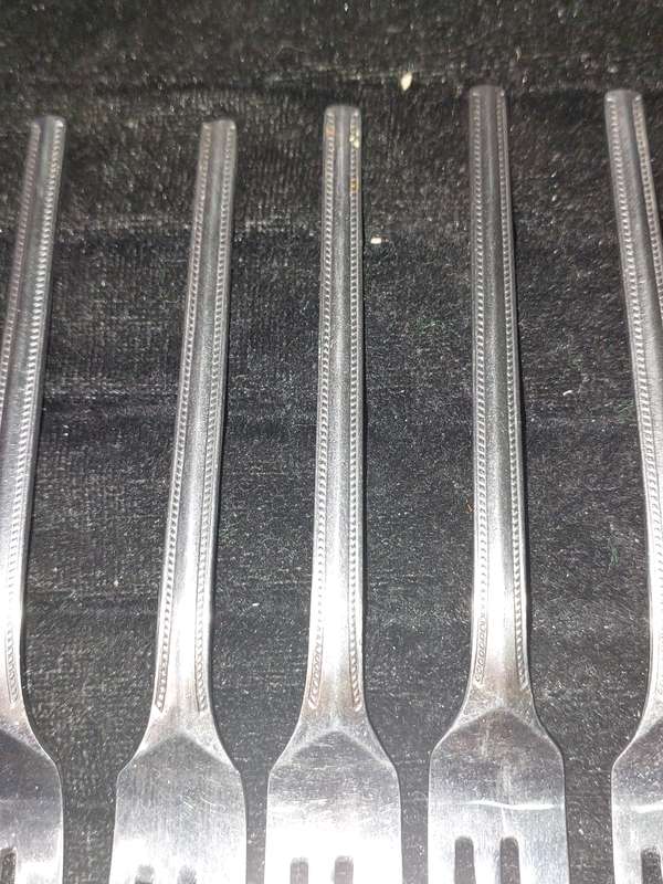A SET OF 7 STAINLESS STEEL BELLERINA TWIST CAKE FORKS