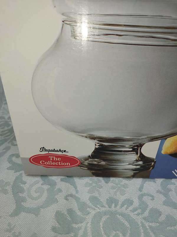 AN ART DECOR BLOWN GLASS JAR  BY PASABAHCE SOLD AS IS