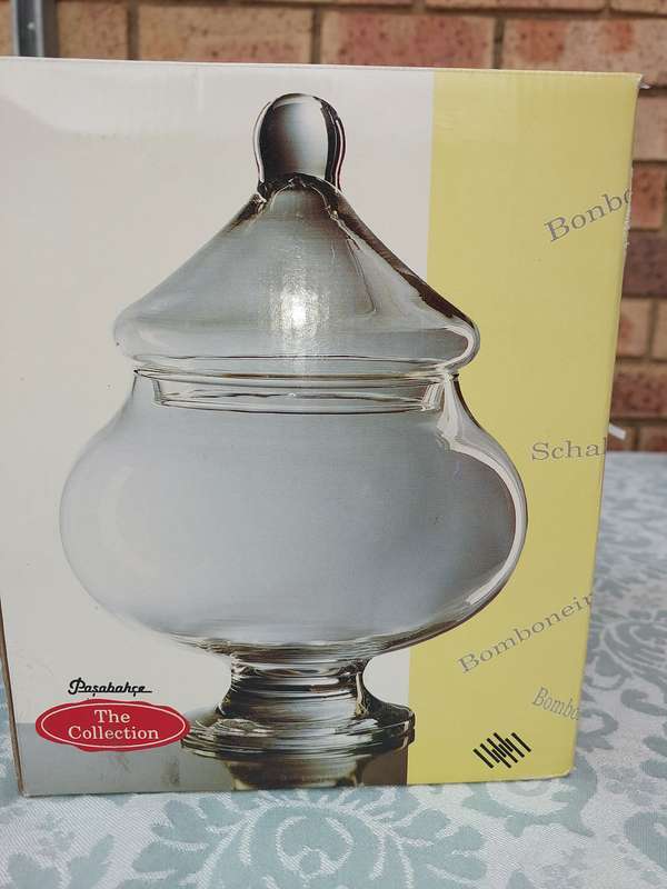AN ART DECOR BLOWN GLASS JAR  BY PASABAHCE SOLD AS IS