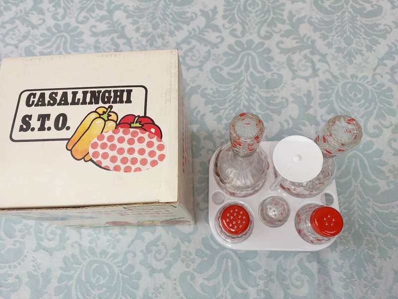 A VINTAGE ITALIAN ART DECOR DISPENSING STATION