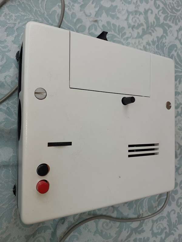 A VINTAGE NORIS H24 SLIDE PROJECTOR MADE IN GERMANY