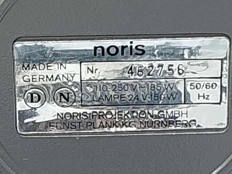 A VINTAGE NORIS H24 SLIDE PROJECTOR MADE IN GERMANY