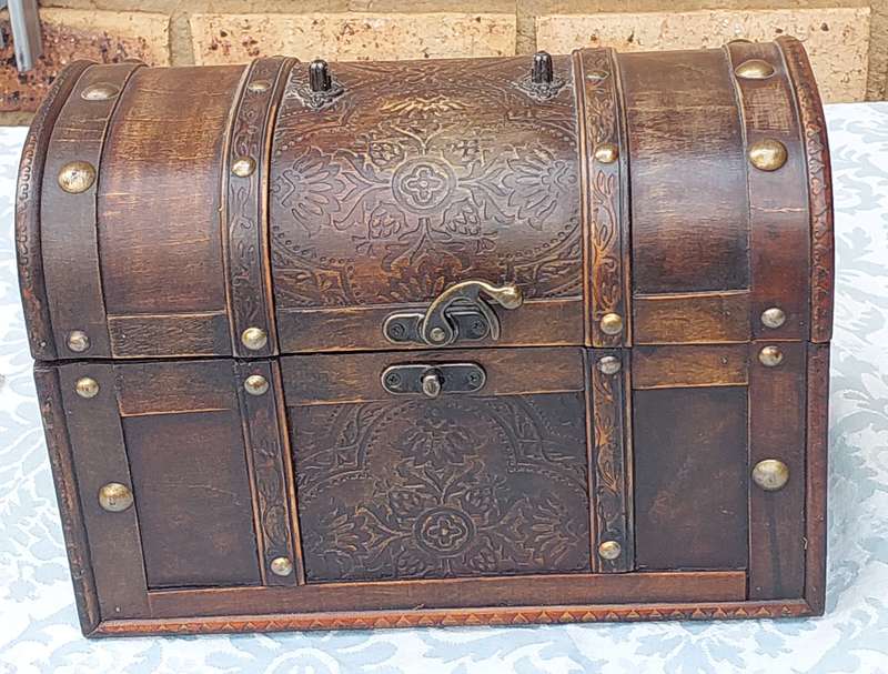 A VINTAGE WOODEN PIRATES JEWELRY CHEST