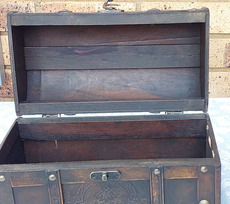 A VINTAGE WOODEN PIRATES JEWELRY CHEST