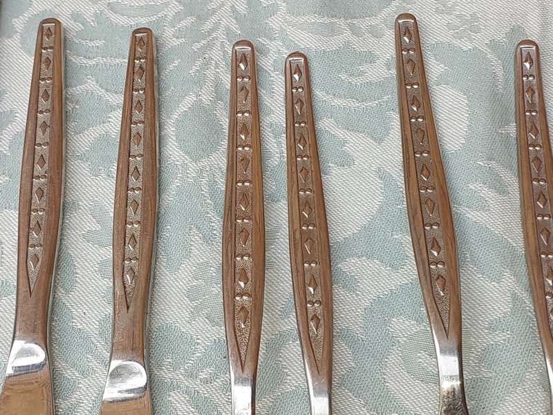 A COLLECTION JOBLOT STAINLESS STEEL CUTLERY