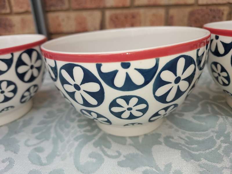 A SET OF 3 CEREAL BOWLS BY WOOLWORTHS