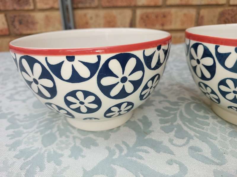 A SET OF 3 CEREAL BOWLS BY WOOLWORTHS