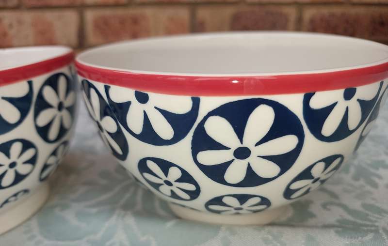 A SET OF 3 CEREAL BOWLS BY WOOLWORTHS