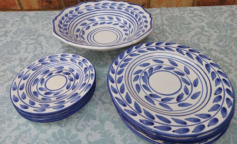 A COLLECTION OF 9 CELLO CERAMICS HAND-PAINTED EARTHEN WARE