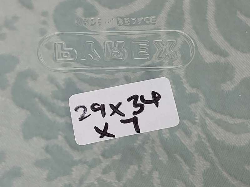 A PYREX OVEN PROOF AND MICROWAVE USE CASSEROLE SOLD AS IS