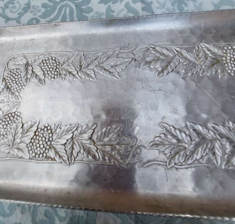 A VINTAGE ALUMINUM ALLOY RECTANGULAR ART DECOR SERVING TRAY