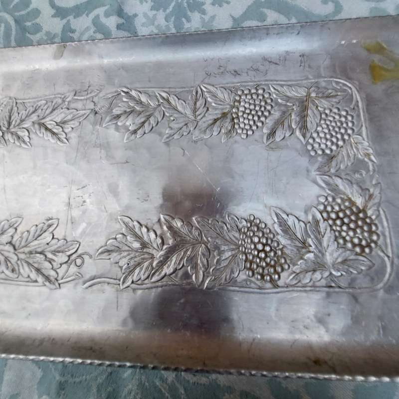 A VINTAGE ALUMINUM ALLOY RECTANGULAR ART DECOR SERVING TRAY