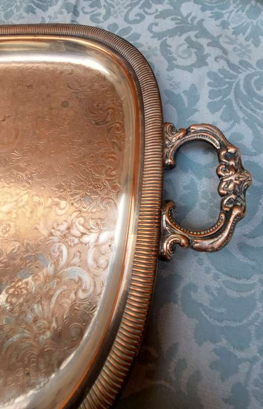 A VINTAGE EDWARDIAN GENUINE SILVERPLATED SERVING TRAY