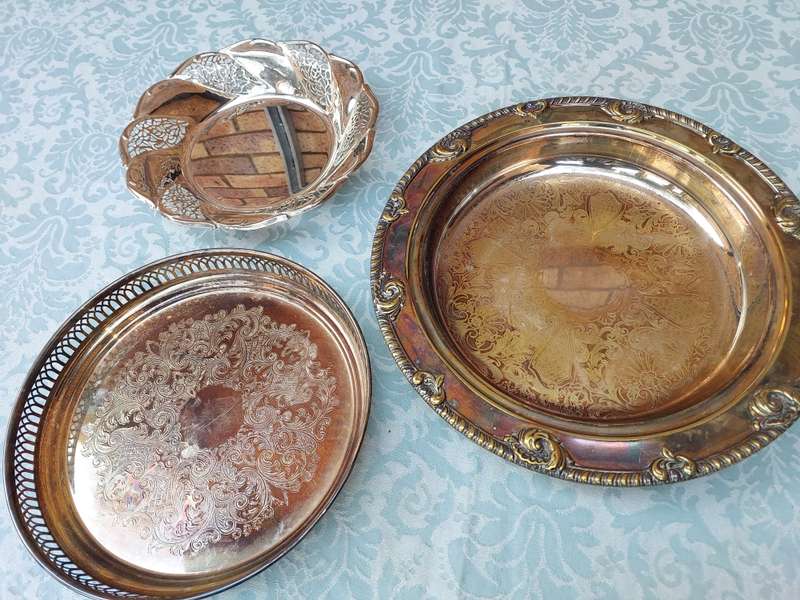 A VINTAGE JOBLOT SILVERPLATED SERVING TRAYS