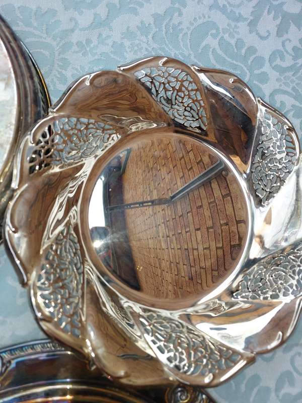 A VINTAGE JOBLOT SILVERPLATED SERVING TRAYS