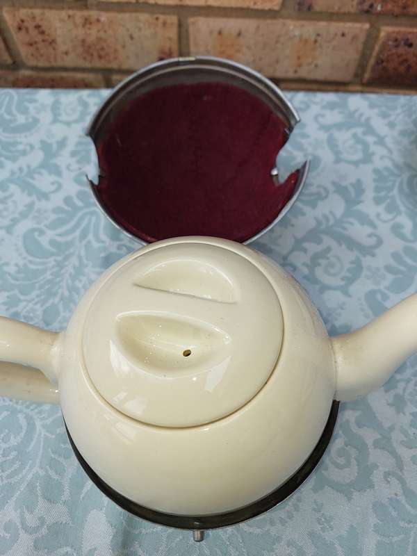 AN ART DECOR RARE 1930'S CERAMIC AND CHROME INSULATED TEA POT