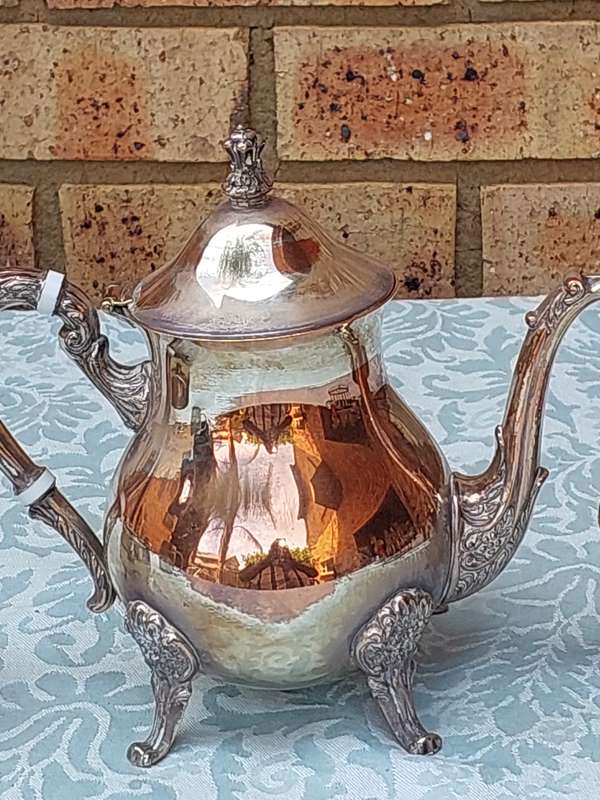 AN ANTIQUE TEA JUG, A SUGAR AND MILK SET