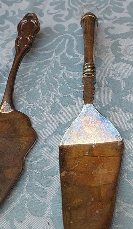 THREE VINTAGE HEAVY DUTY CAKE CUTLERY