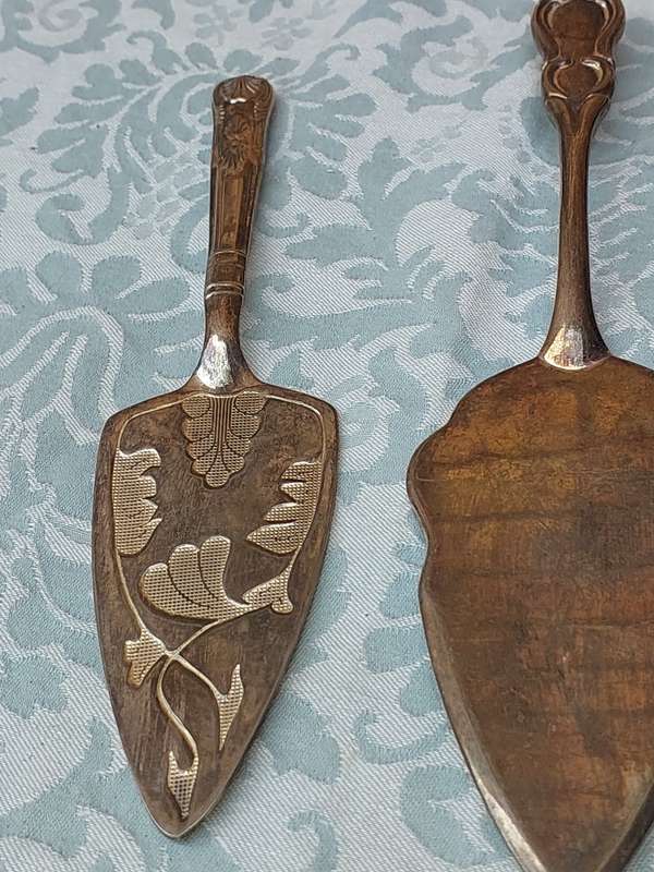 THREE VINTAGE HEAVY DUTY CAKE CUTLERY