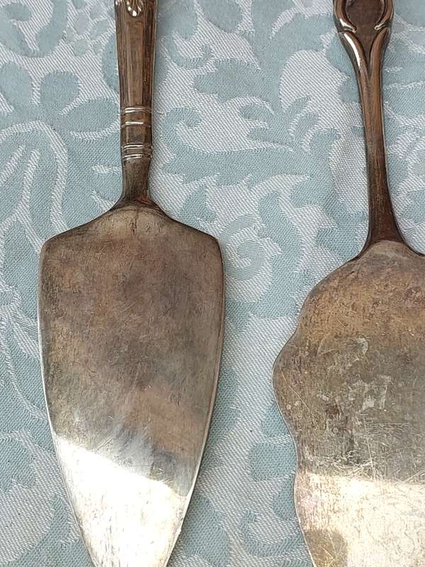 THREE VINTAGE HEAVY DUTY CAKE CUTLERY