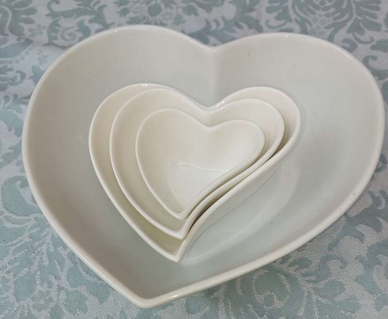 A WHITE STACK MAXWELL AND WILLIAM ART DECOR CONDIMENTS SET