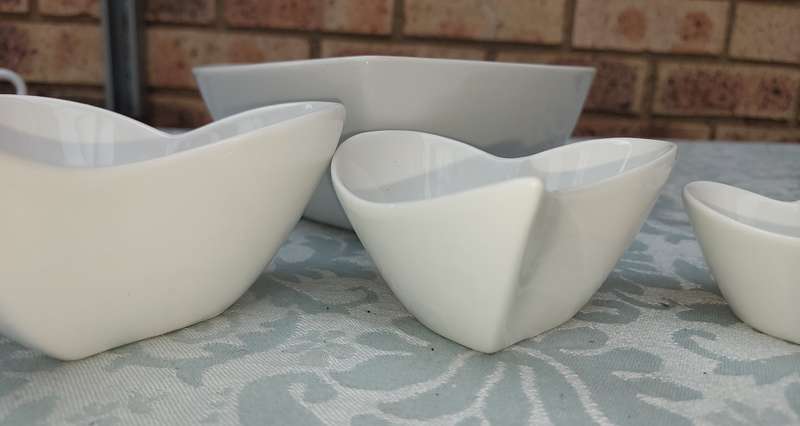 A WHITE STACK MAXWELL AND WILLIAM ART DECOR CONDIMENTS SET