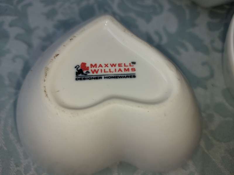 A WHITE STACK MAXWELL AND WILLIAM ART DECOR CONDIMENTS SET