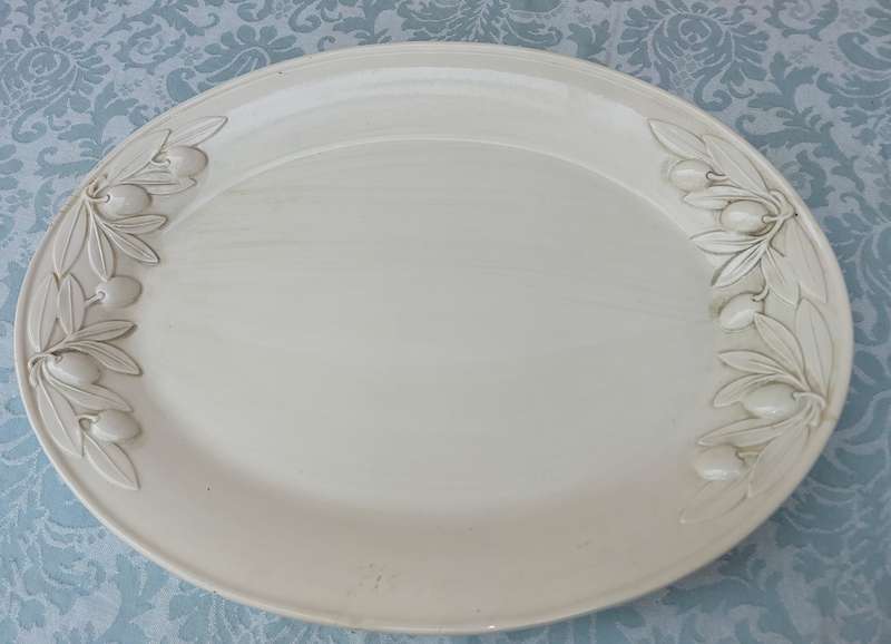 A VINTAGE HAND MADE IN PORTUGAL PORCELAN OLIVE BRANCH DESIGN PLATTER