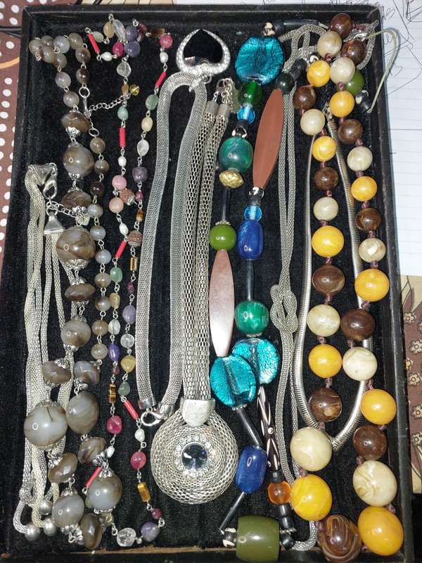 A COLLECTION OF QUALITY COSTUME NECKLACES SOLD AS IS
