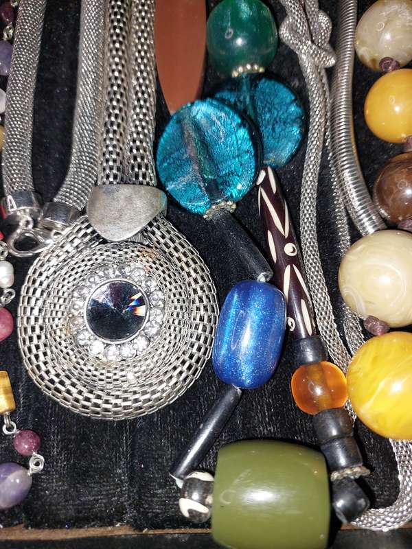 A COLLECTION OF QUALITY COSTUME NECKLACES SOLD AS IS