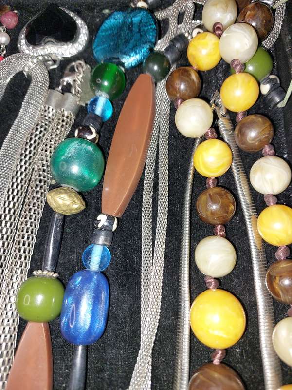 A COLLECTION OF QUALITY COSTUME NECKLACES SOLD AS IS