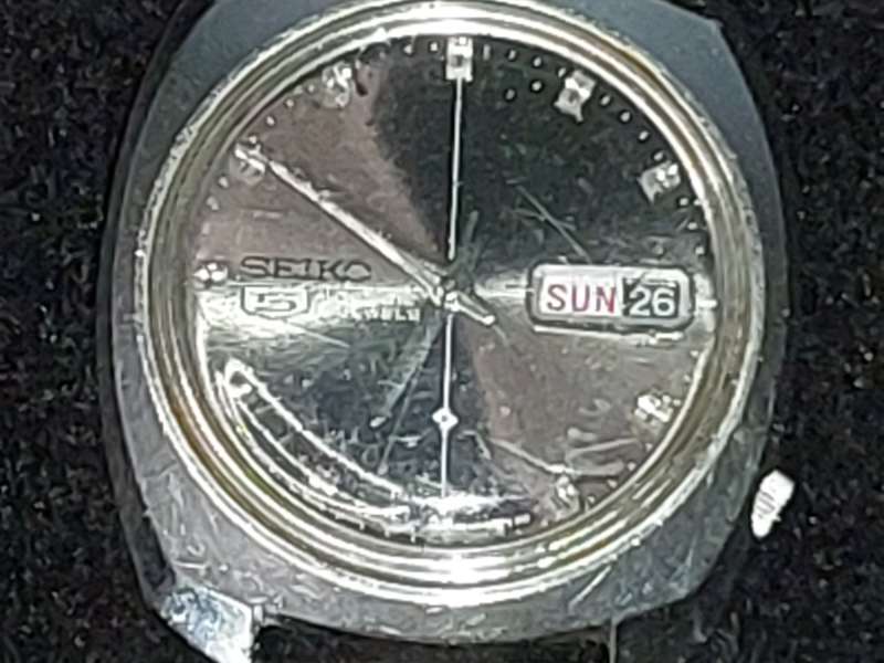 A VINTAGE SEIKO 5 AUTOMATIC STAINLESS STELL JAPAN 6119-7080T AD IN WORKING CONDITION SOLD AS IS