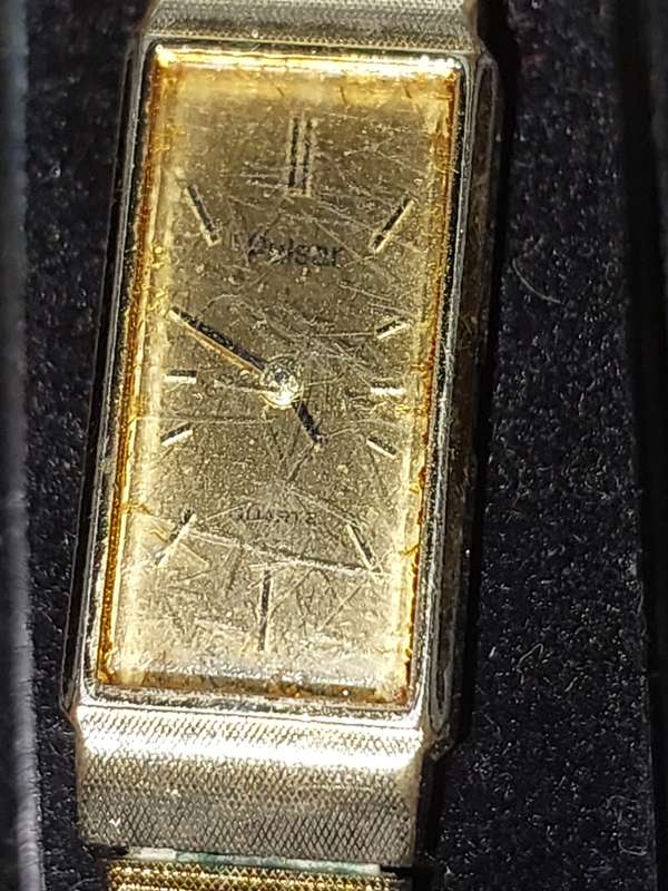 A VINTAGE GOLD PLATED LADIES PULSAR QUARTZ WATCH