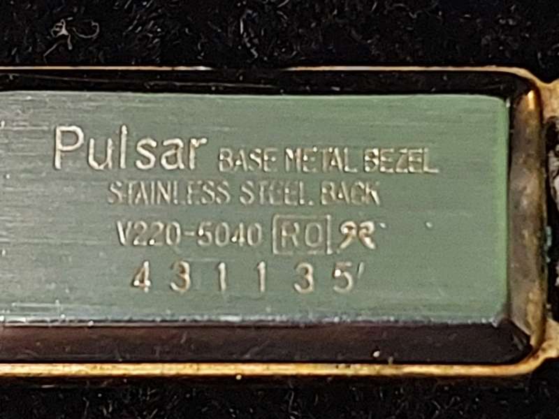 A VINTAGE GOLD PLATED LADIES PULSAR QUARTZ WATCH