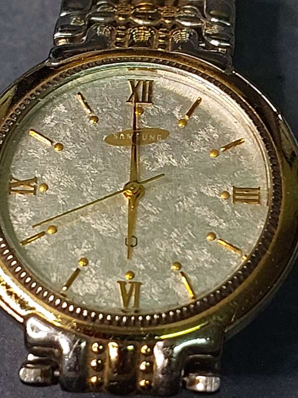 A PAIR OF QUARTZ SAMSUNG WRIST WATCHES