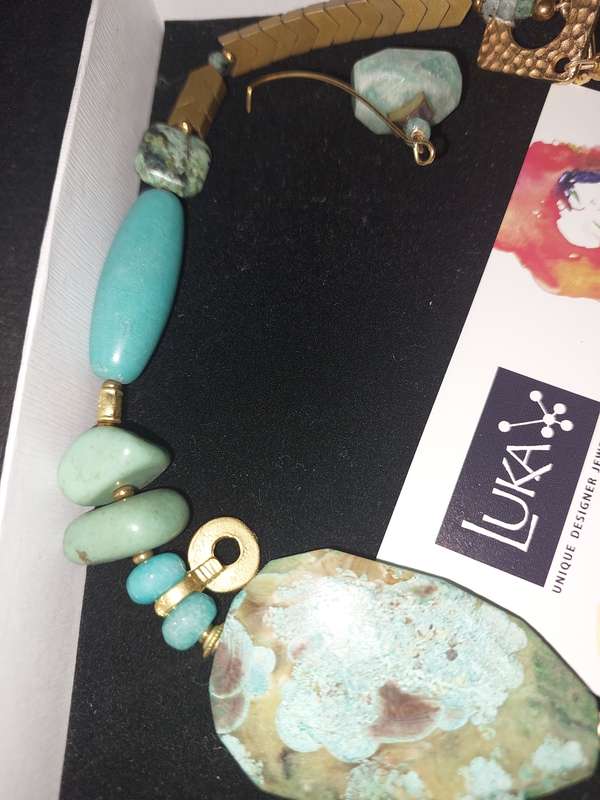 AN AUTHENTIC LUKA NECKLACE SET MADE IN AUSTRALIA