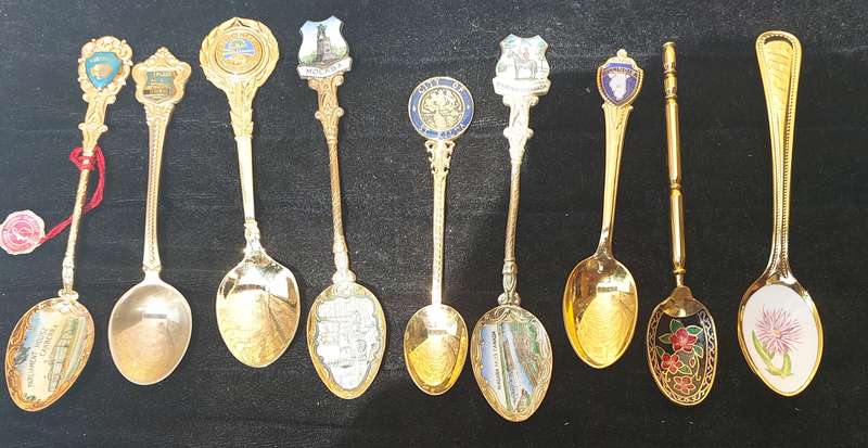 A VINTAGE COLLECTION GOLD PLATED MEMORABILIA SPOONS