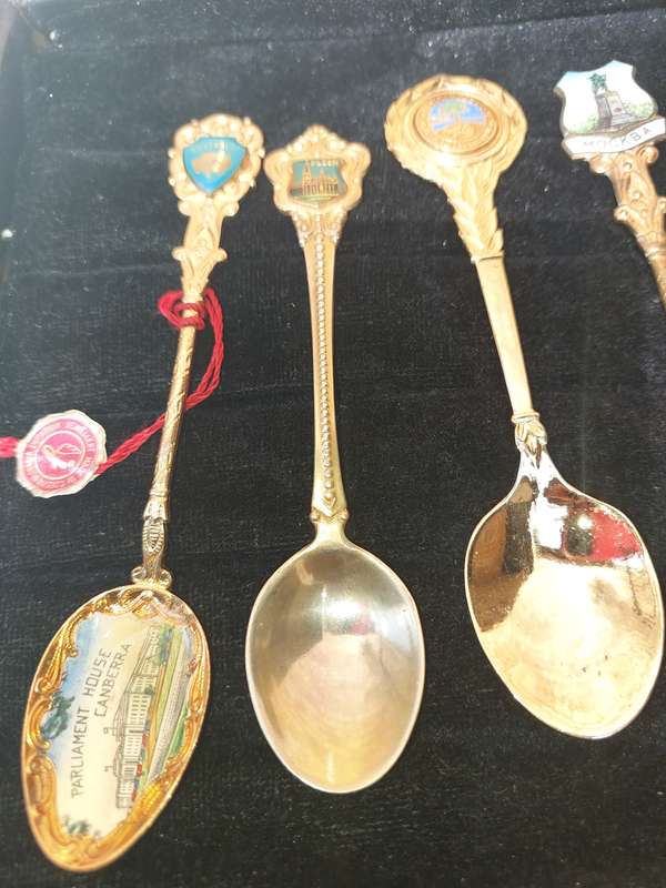 A VINTAGE COLLECTION GOLD PLATED MEMORABILIA SPOONS