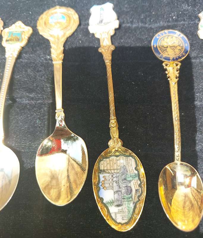 A VINTAGE COLLECTION GOLD PLATED MEMORABILIA SPOONS