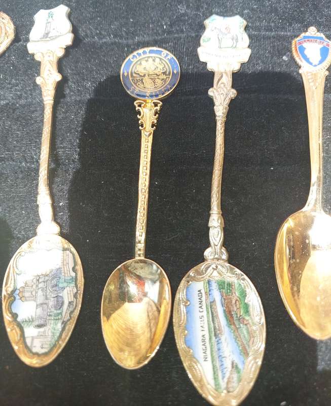 A VINTAGE COLLECTION GOLD PLATED MEMORABILIA SPOONS