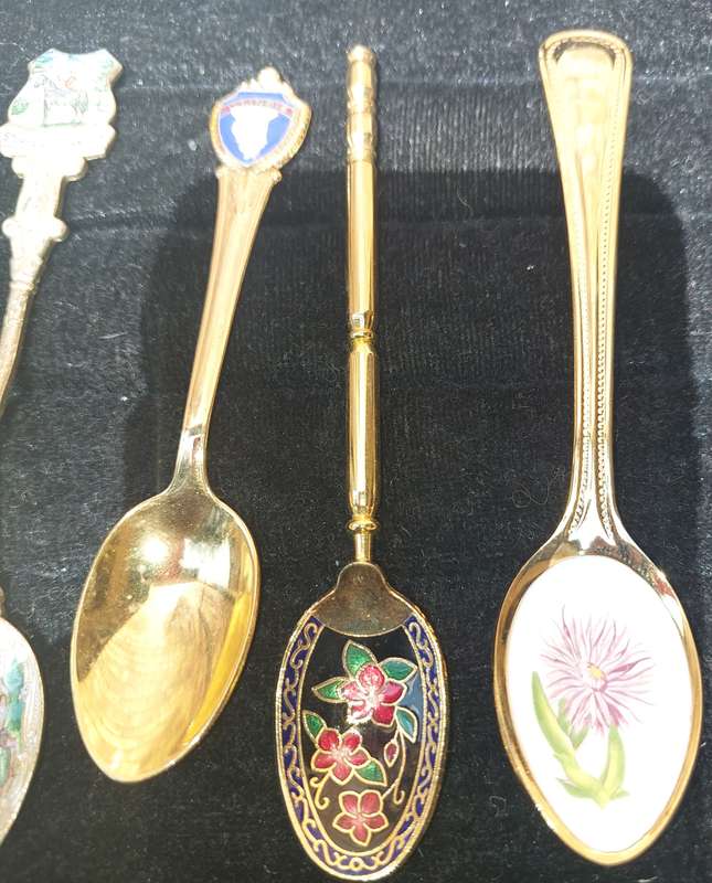 A VINTAGE COLLECTION GOLD PLATED MEMORABILIA SPOONS