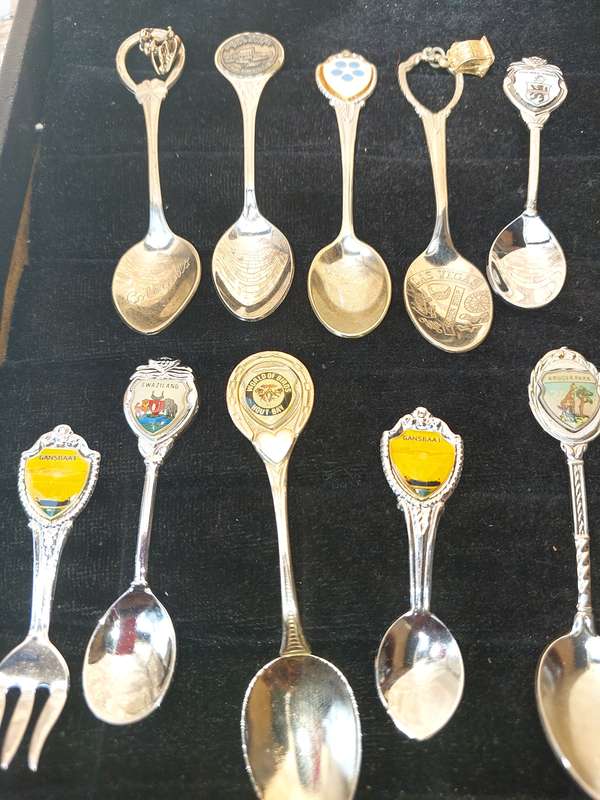 A JOBLOT COLLECTION MEMORABILIA SPOONS