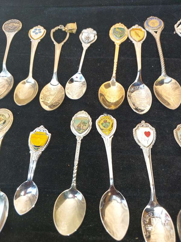 A JOBLOT COLLECTION MEMORABILIA SPOONS