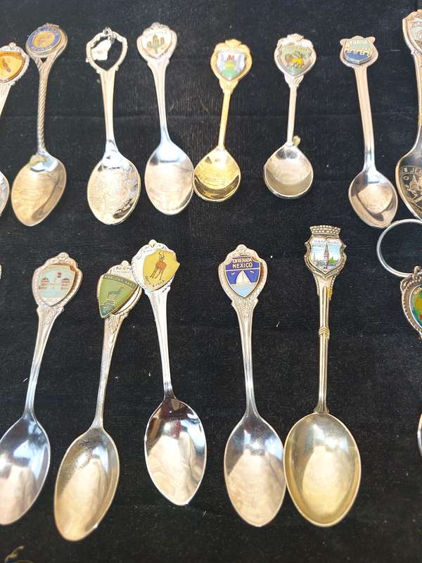 A JOBLOT COLLECTION MEMORABILIA SPOONS